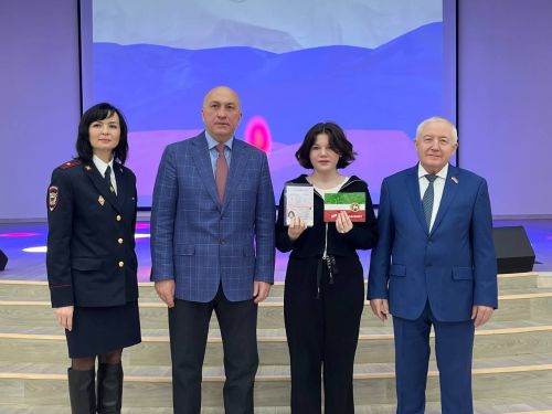 Яш азнакайлыларга паспортлар тапшырылды
