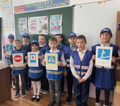 Кто знает правила дорожного движения, тому почет и уважение!