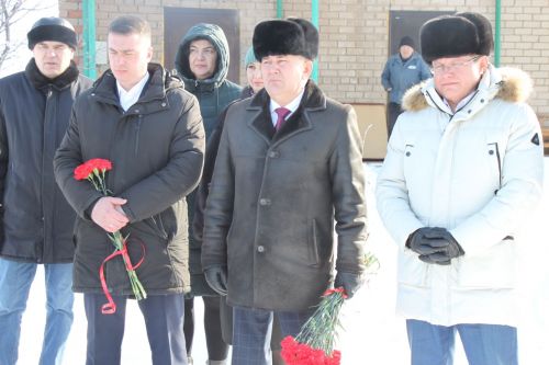 Азнакай районы җитәкчеләре Расих Шәкүровны искә алдылар