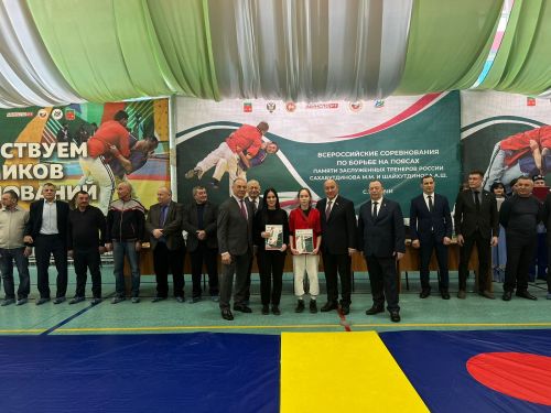 Азнакайның көрәшче кызлары Россия ярышларында да сынатмый