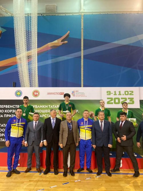 Азнакайлылар көрәш буенча республика беренчелегеннән җиңеп кайттылар