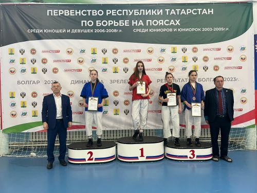 Азнакай көрәшчеләре Татарстан беренчелегеннән җиңү белән кайттылар