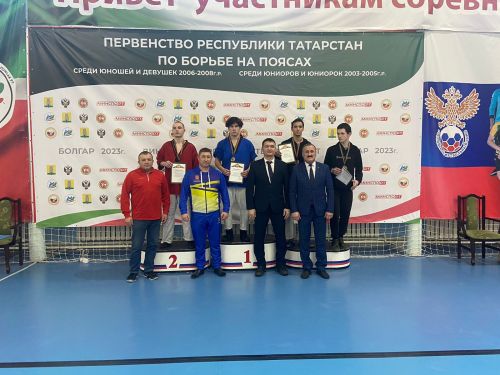 Азнакай көрәшчеләре Татарстан беренчелегеннән җиңү белән кайттылар