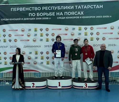 Азнакай көрәшчеләре Татарстан беренчелегеннән җиңү белән кайттылар