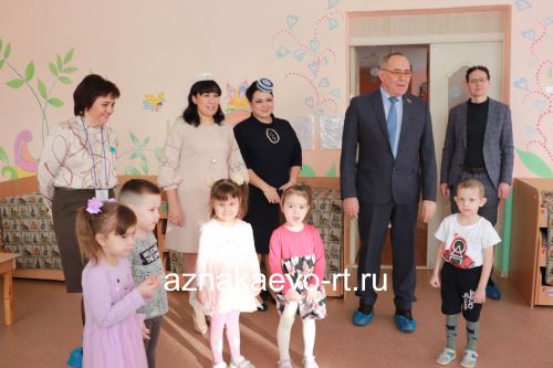 В Азнакаевском детском саду «Айсылу» дети рисуют мультфильмы