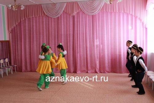 В Азнакаевском детском саду «Айсылу» дети рисуют мультфильмы