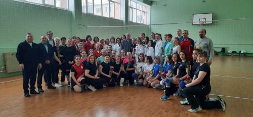 Азнакайда хатын-кызлар арасында волейбол ярышлары бара