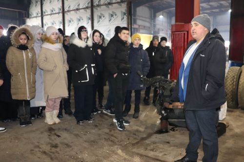 Азнакай укучылары авыл хуҗалыгы белән таныша