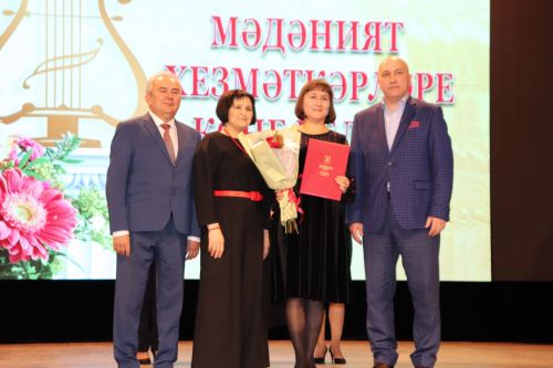 Работников культуры Азнакаево поздравили с праздником
