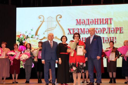 Работников культуры Азнакаево поздравили с праздником
