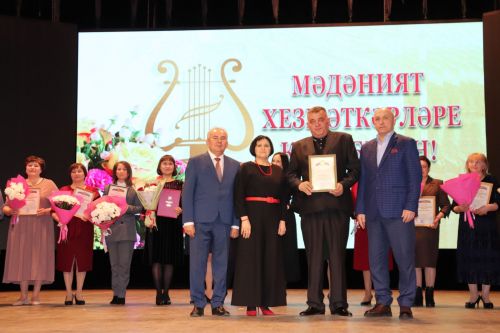 Работников культуры Азнакаево поздравили с праздником