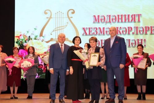 Работников культуры Азнакаево поздравили с праздником