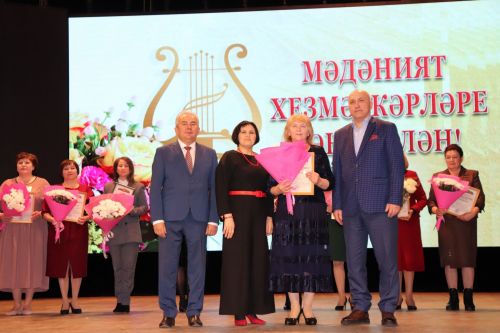 Работников культуры Азнакаево поздравили с праздником