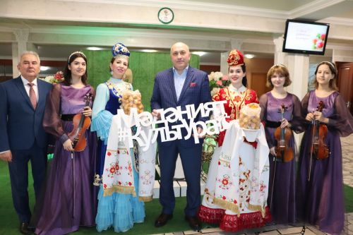 Работников культуры Азнакаево поздравили с праздником