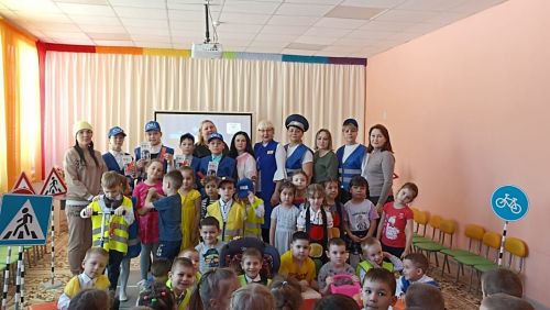 Азнакайда балалар Юл кагыйдәләрен өйрәнеп үсә