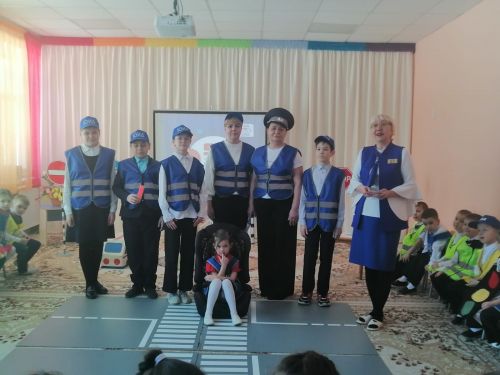 Азнакайда балалар Юл кагыйдәләрен өйрәнеп үсә