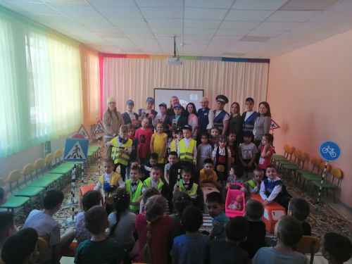 Азнакайда балалар Юл кагыйдәләрен өйрәнеп үсә