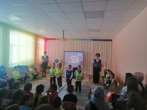 Азнакайда балалар Юл кагыйдәләрен өйрәнеп үсә