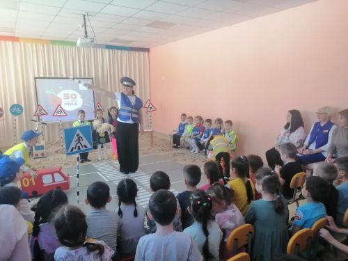Азнакайда балалар Юл кагыйдәләрен өйрәнеп үсә