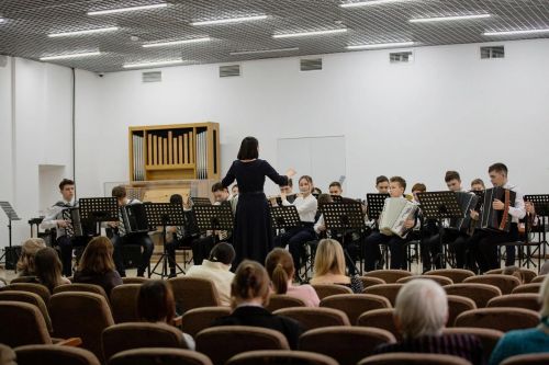 Азнакай сәнгать мәктәбе укучылары уңышлары белән сөендерәләр