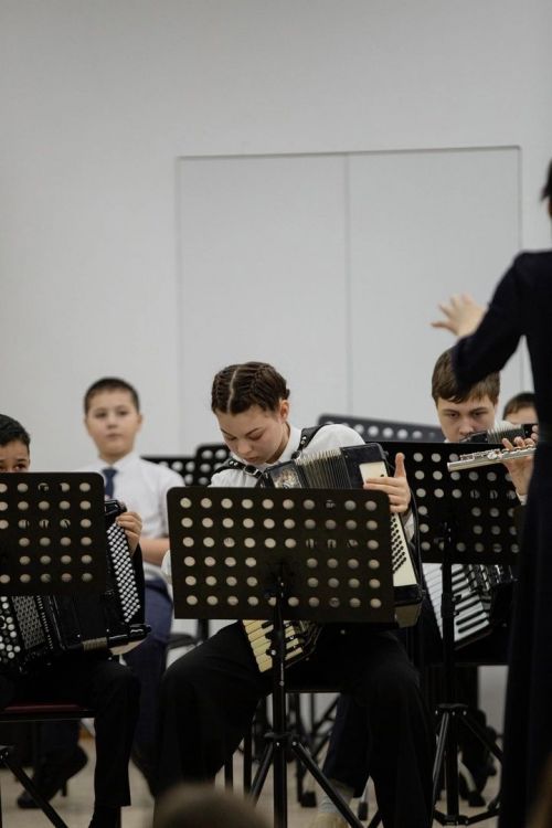 Азнакай сәнгать мәктәбе укучылары уңышлары белән сөендерәләр