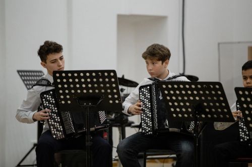Азнакай сәнгать мәктәбе укучылары уңышлары белән сөендерәләр
