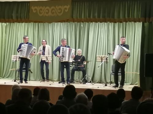 В микрорайоне Яна Юл города Азнакаево прошел праздничный концерт в честь Международного женского праздника