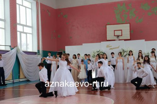 Азнакай лицеенда бал узды