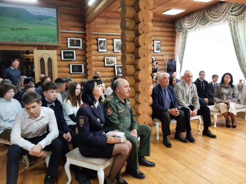 В Азнакаево ко Дню местного самоуправления 16 подростков получили паспорта