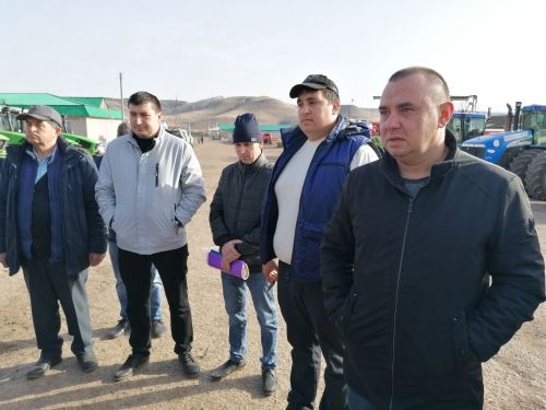 Азнакай районы хуҗалыкларында техника кыр эшләренә әзер