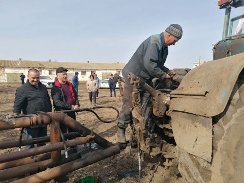 Азнакай районы хуҗалыкларында техника кыр эшләренә әзер
