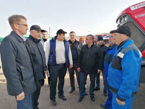 Азнакай районы хуҗалыкларында техника кыр эшләренә әзер