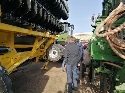 Азнакай районы хуҗалыкларында техника кыр эшләренә әзер