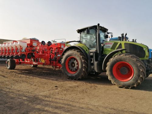 Азнакай районы хуҗалыкларында техника кыр эшләренә әзер