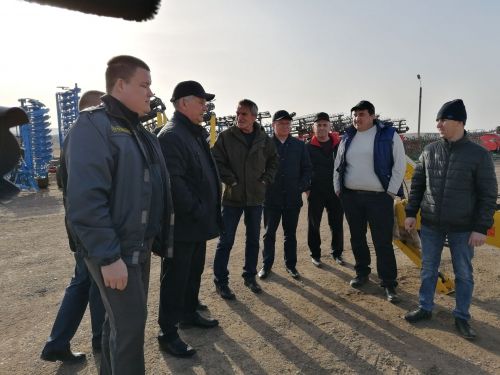 Азнакай районы хуҗалыкларында техника кыр эшләренә әзер