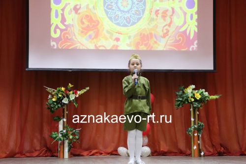 Азнакайның нәни йолдызчыклары сәхнә балкытты