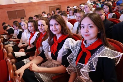 Азнакайның иң сәләтле укучыларына “Чулпан” премиясе тапшырылды