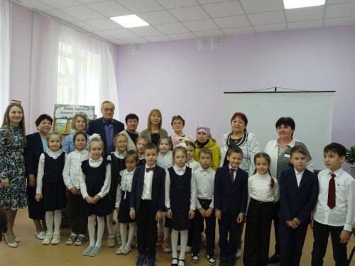 Азнакайдагы  якташ  язучыбыз, шагыйрә Җәүһәрия Шәрипованың  “Кадерле бүләк” китабын тәкъдир итү кичәсе булды