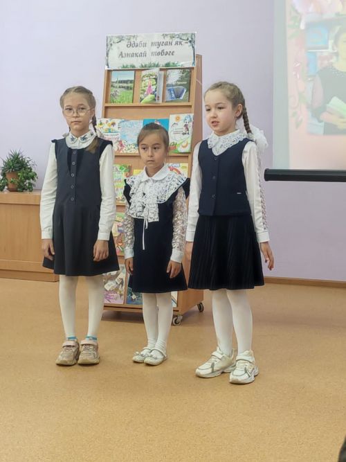 Азнакайдагы  якташ  язучыбыз, шагыйрә Җәүһәрия Шәрипованың  “Кадерле бүләк” китабын тәкъдир итү кичәсе булды
