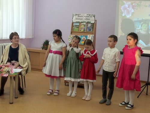 Азнакайдагы  якташ  язучыбыз, шагыйрә Җәүһәрия Шәрипованың  “Кадерле бүләк” китабын тәкъдир итү кичәсе булды