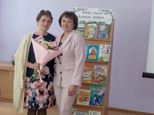 Азнакайдагы  якташ  язучыбыз, шагыйрә Җәүһәрия Шәрипованың  “Кадерле бүләк” китабын тәкъдир итү кичәсе булды