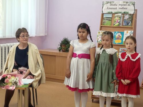 Азнакайдагы  якташ  язучыбыз, шагыйрә Җәүһәрия Шәрипованың  “Кадерле бүләк” китабын тәкъдир итү кичәсе булды