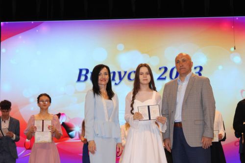 Сәнгать мәктәбе укучыларын олы юлга озатты
