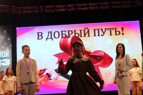 Сәнгать мәктәбе укучыларын олы юлга озатты