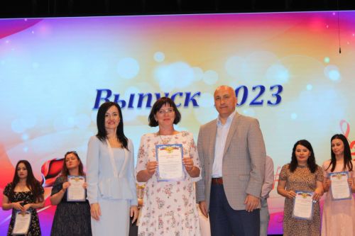 Сәнгать мәктәбе укучыларын олы юлга озатты