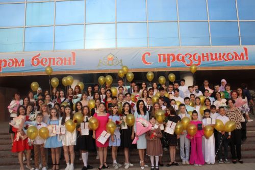 В Азнакаевской детской школе искусств прошёл выпускной вечер