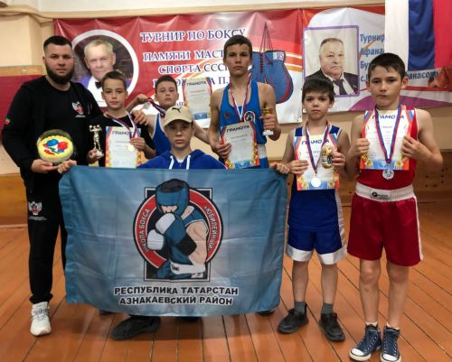 Азнакаевцы стали победителями турнира по боксу