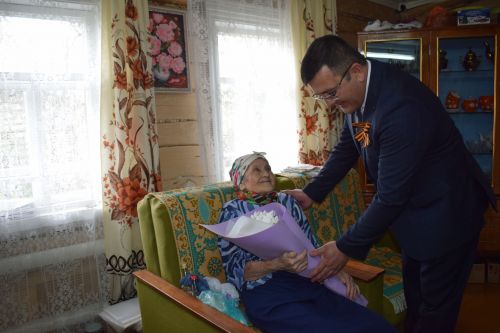 Азнакайда ветераннарны Җиңү бәйрәме белән котлаулар дәвам итә