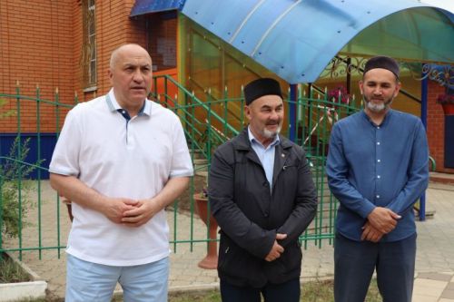 Азнакай районы башлыгы Зәңгәр мәчеттә күчмә киңәшмә үткәрде