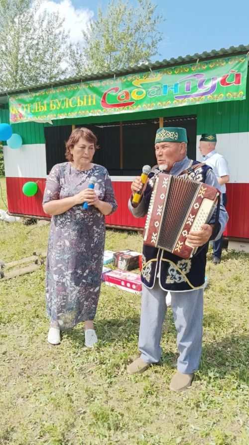Әлкәй авылы Сабан туенда укытучыларны данладылар
